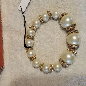 Carriage ride bracelet with resin pearls. Laying flat about 3.5" length.